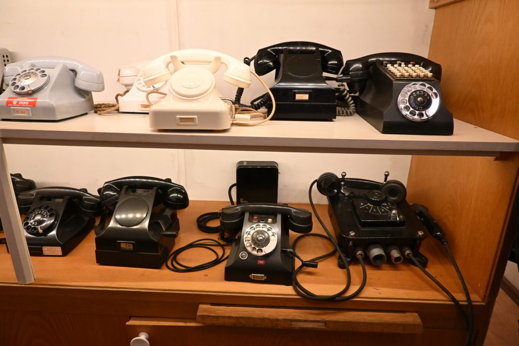 Äldre bakelittelefoner