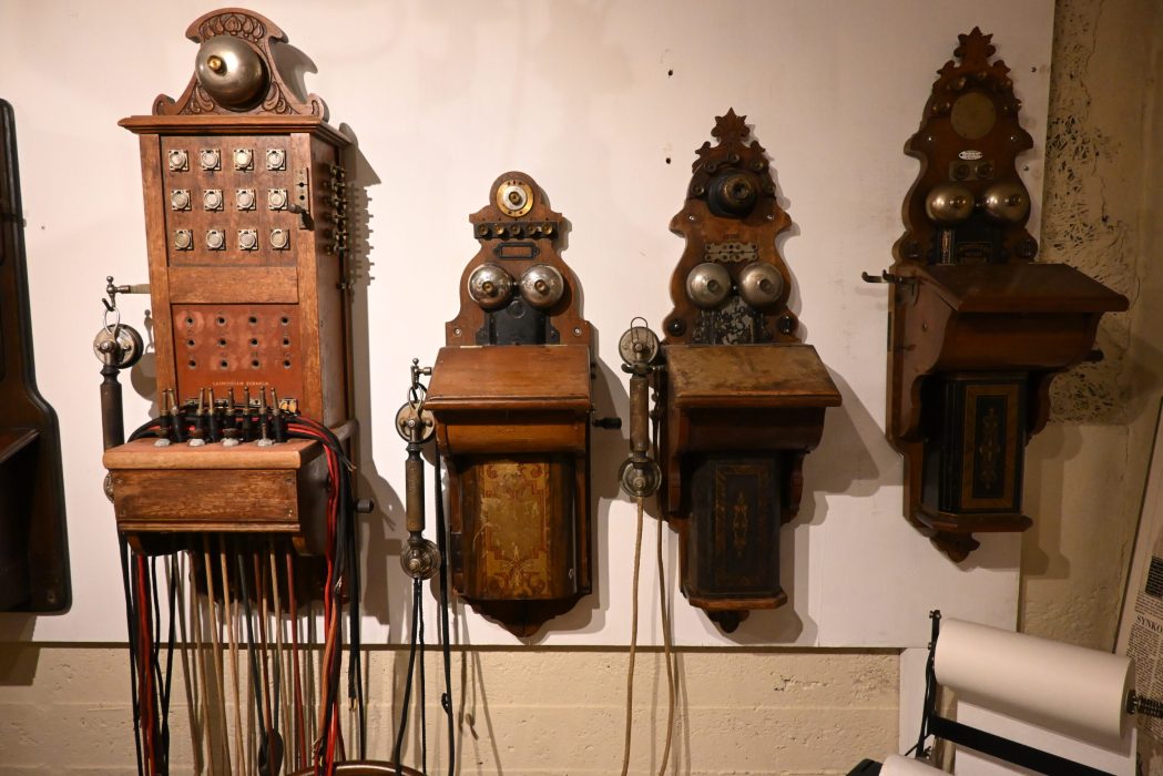 Trä väggtelefoner och hemmaväxel